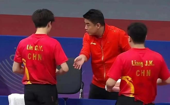 爱游戏官方-法国队碾压波兰队，林高远带队取胜