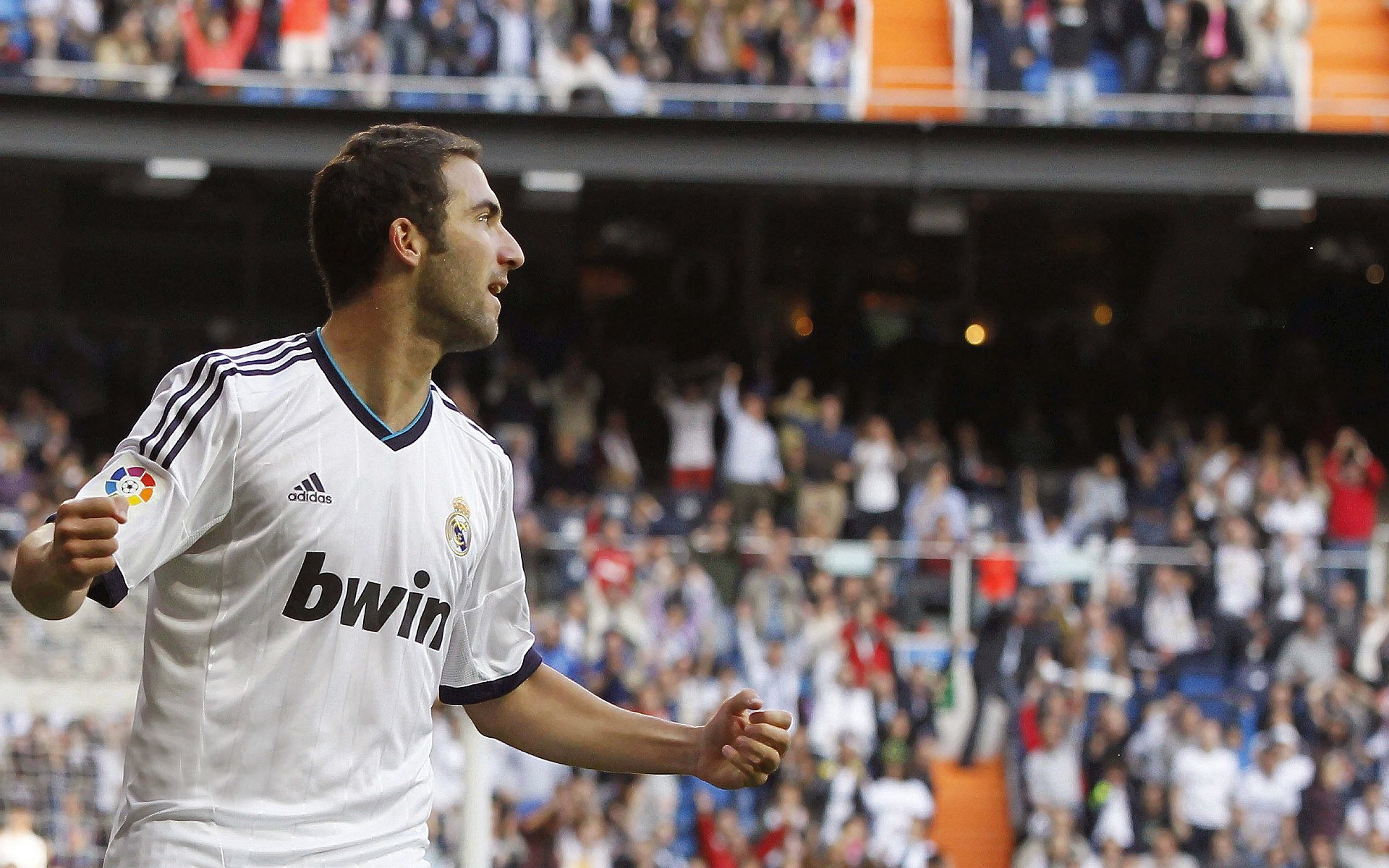 从绿茵场到硬地球场，阿克接管比赛，波兰式胜利的跨界共鸣