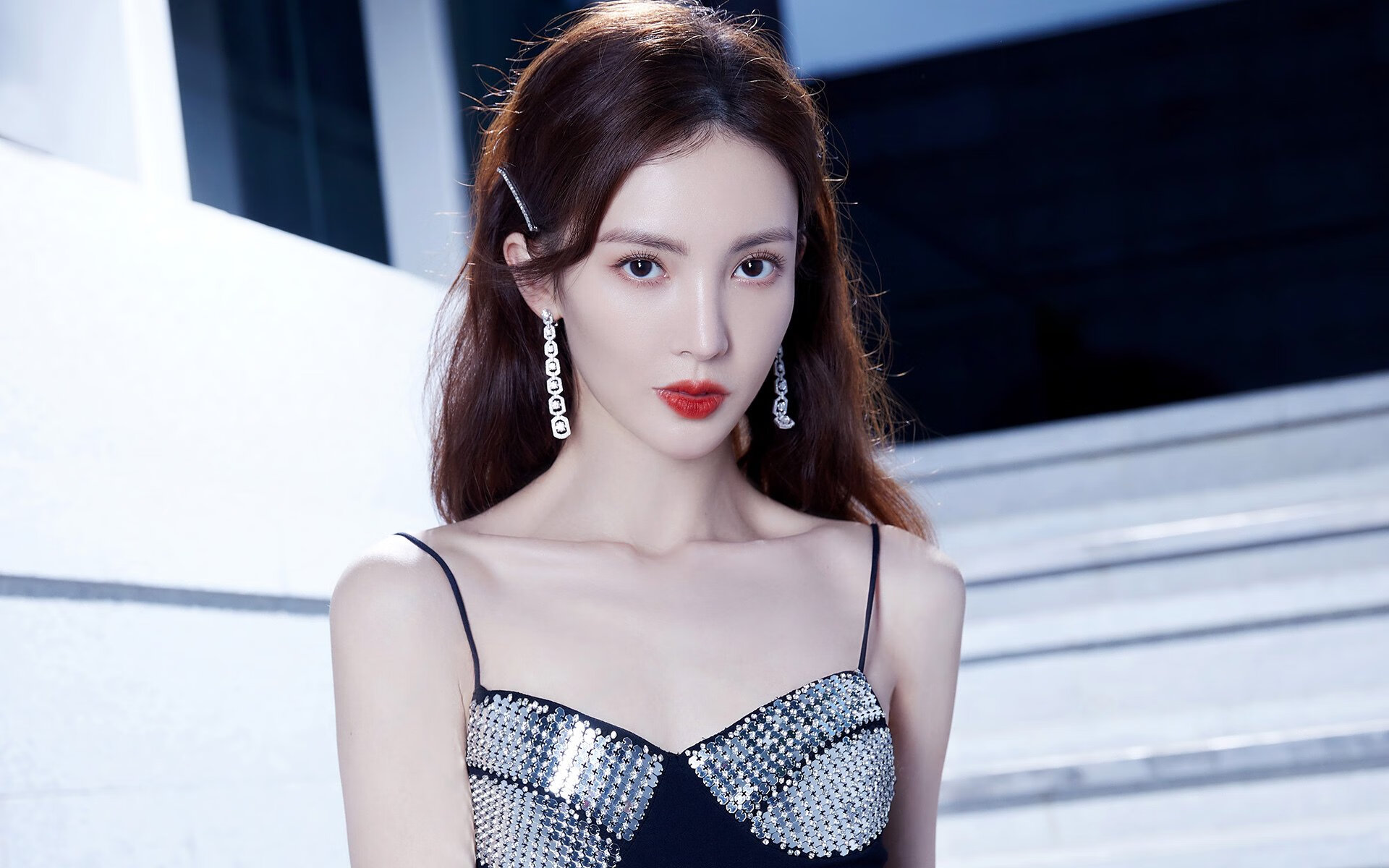 爱游戏官方-东方壁垒对阵高卢铁蹄，富安健洋的爆发与法国足球的体系性压制