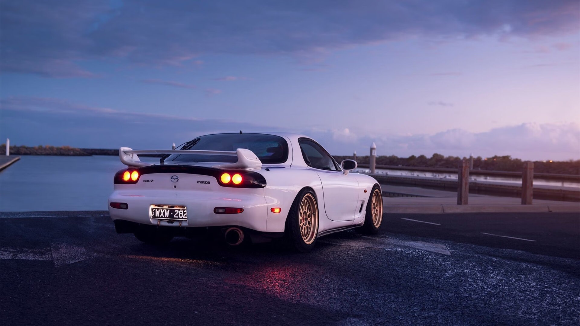 看到这个充满矛盾张力的关键词组合，我理解您需要一篇将不同领域元素创造性融合的文章。为您构思如下