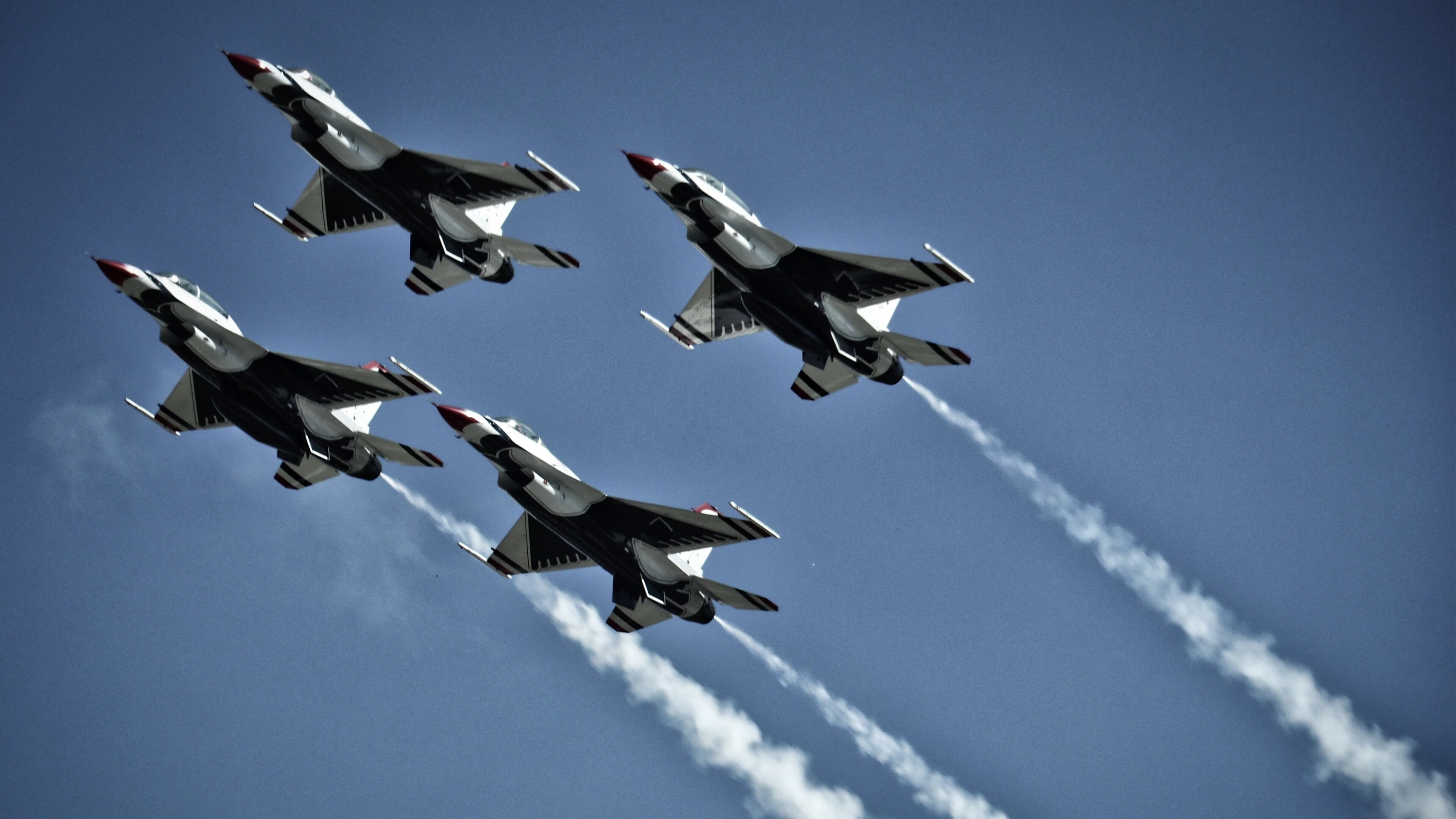 爱游戏在线-跨洋对决，库里狂飙50分，雄鹿加时险胜北京队