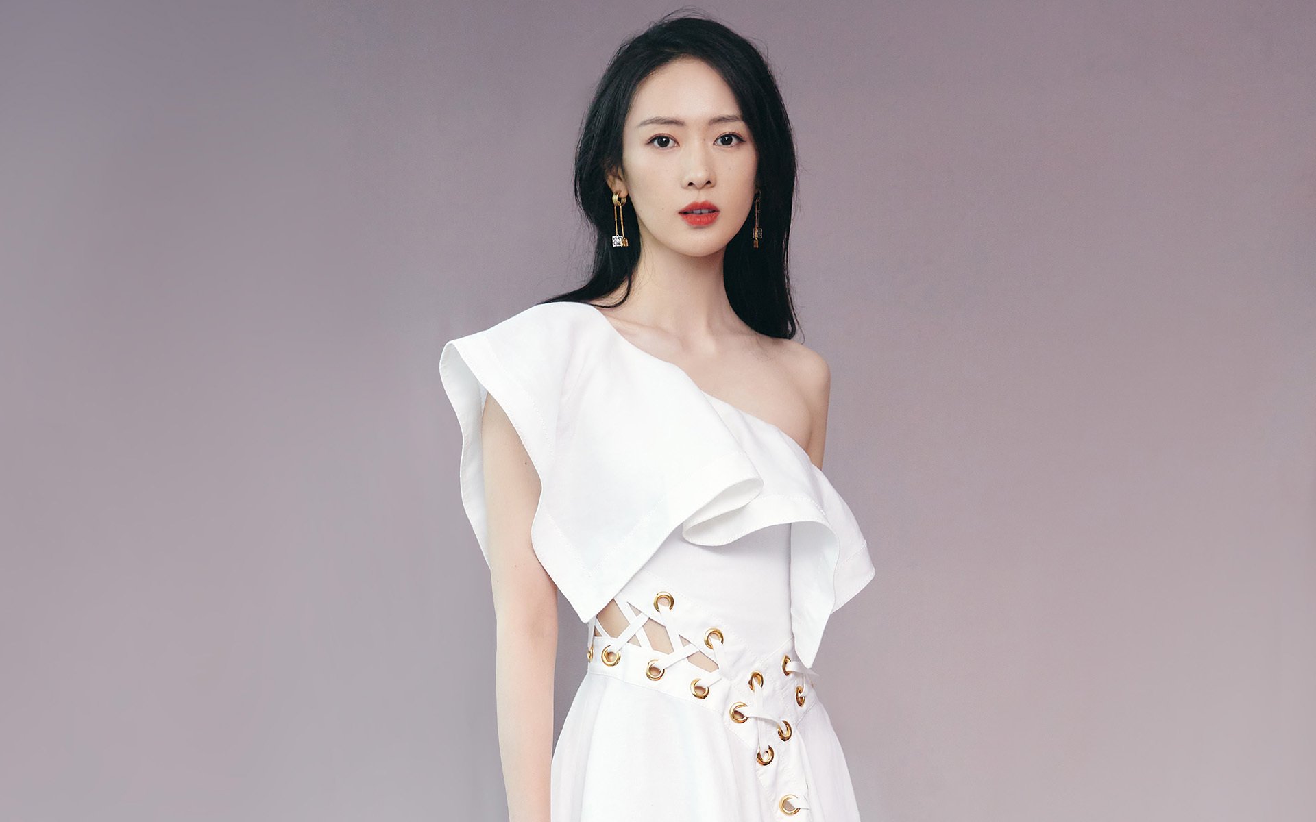 爱游戏tv-从质疑漩涡到关键先生，萨内独造两球，在安联球场向拜仁证明自己